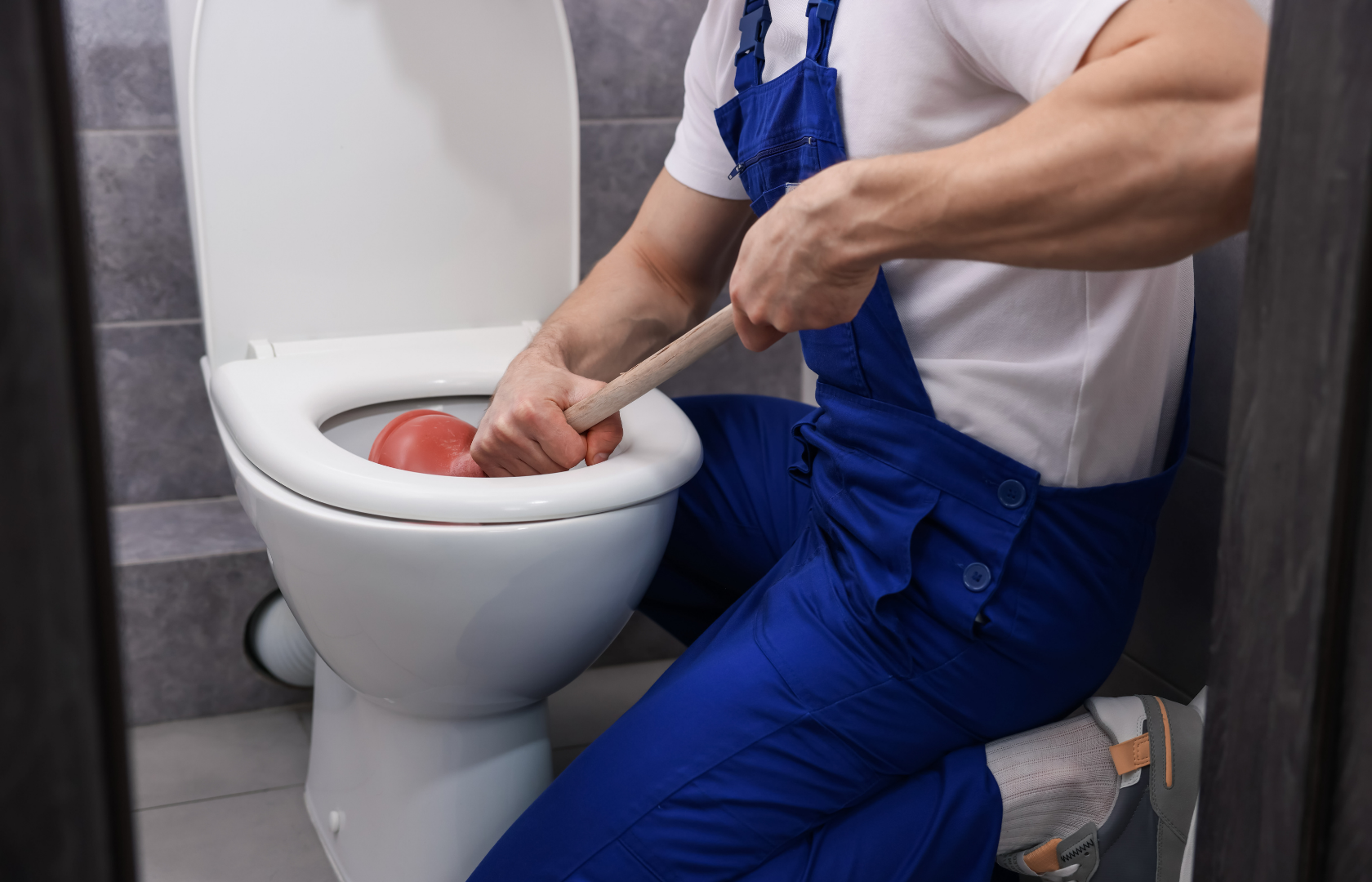 Como desentupir vaso sanitario sem danificar o encanamento